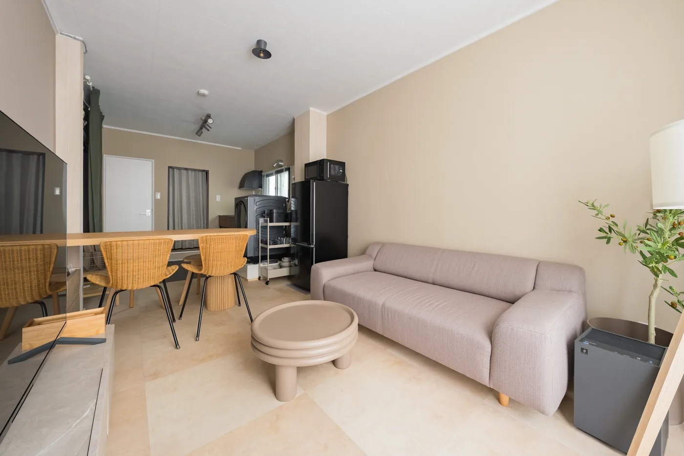 The bright living room of HIKAWA HOUSE 201